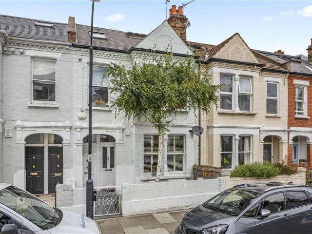 Flat for sale in Fulham, Greater London