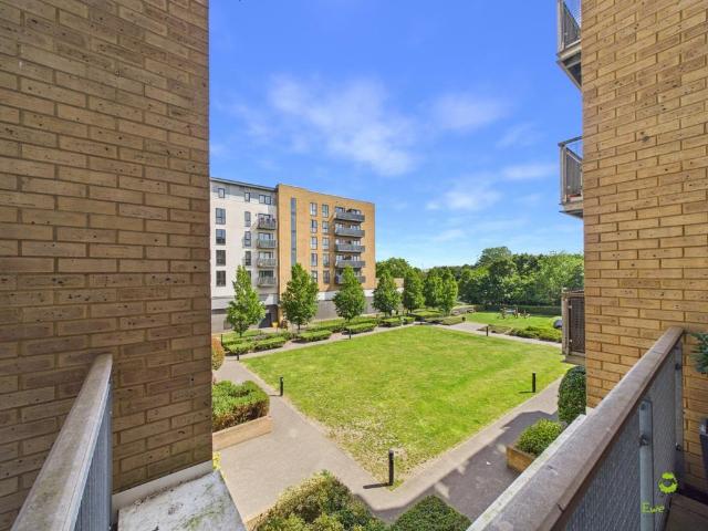 Flat for sale in Belvedere, Greater London