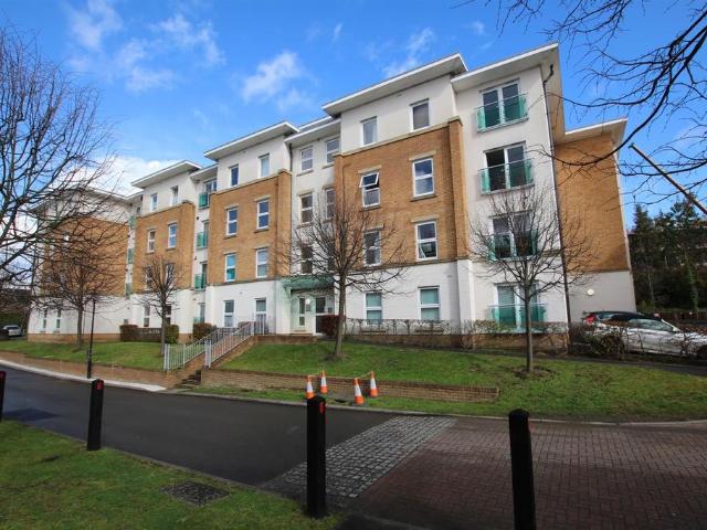 Flat for sale in Pachesham Park, Surrey