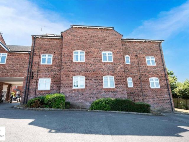 Flat for sale in Harworth Bircotes, Costhorpe