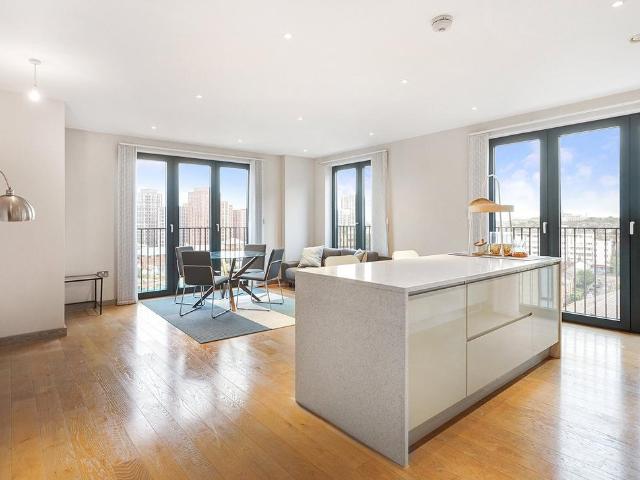 Flat for sale in Wandsworth, Greater London