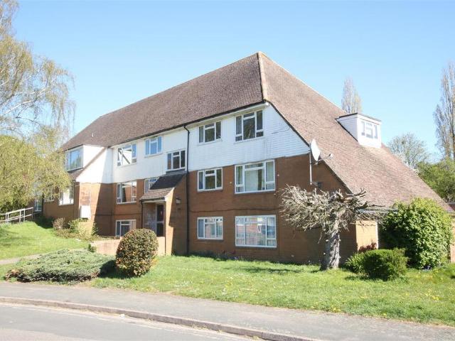 Flat for sale in Pachesham Park, Surrey