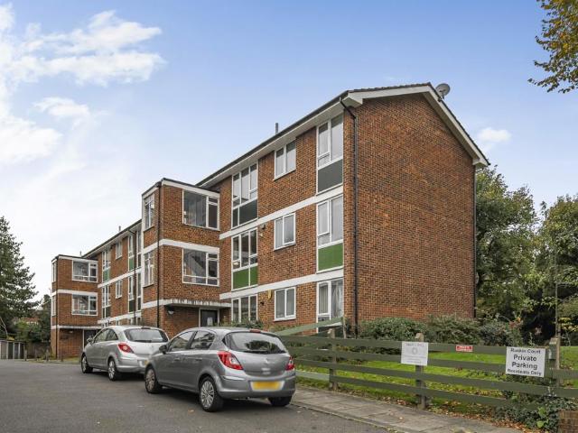Flat for sale in Well Hall, Greater London