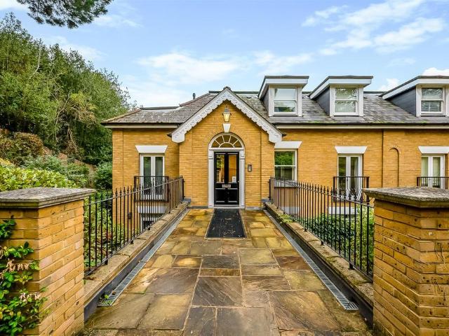 Flat for sale in Bromley Park, Greater London
