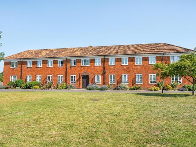 Flat for sale in Westborough, Surrey
