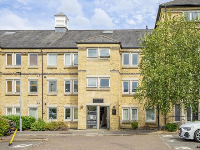 Flat for sale in Foss Islands, High Field