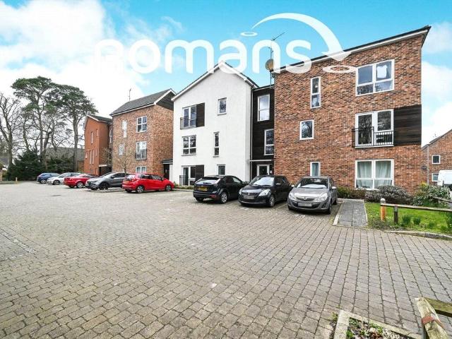 Flat for sale in Easthampstead, Bracknell