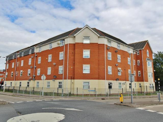 Flat for sale in Lee Chapel, Vange