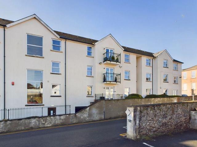 Flat for sale in Carmarthen, Wales
