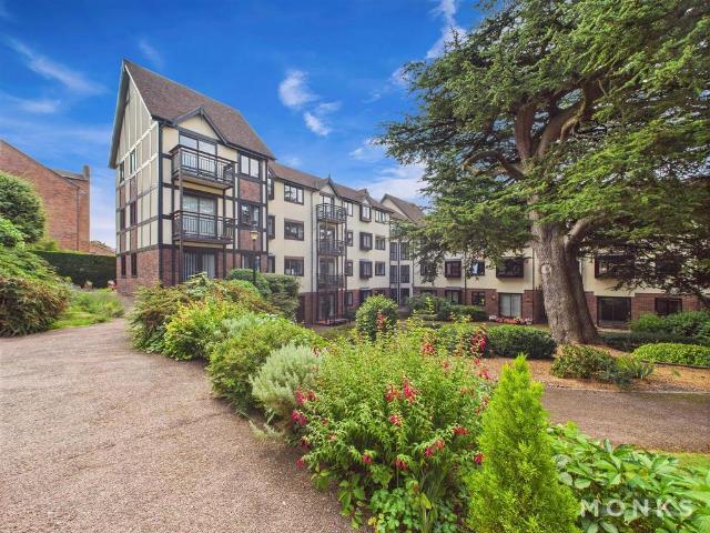 Flat for sale in Cherry Orchard, Frankwell