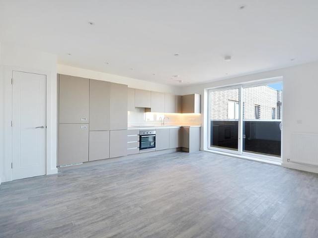 Flat for sale in Charlton, Greater London