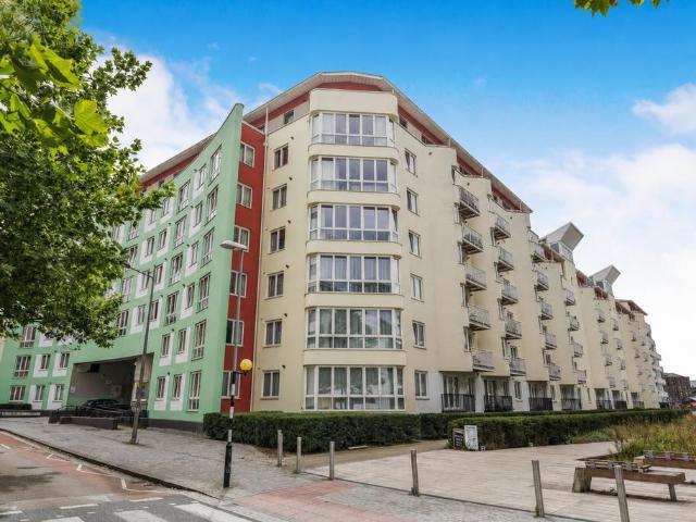 Flat for sale in Canon's Marsh, Feckenham