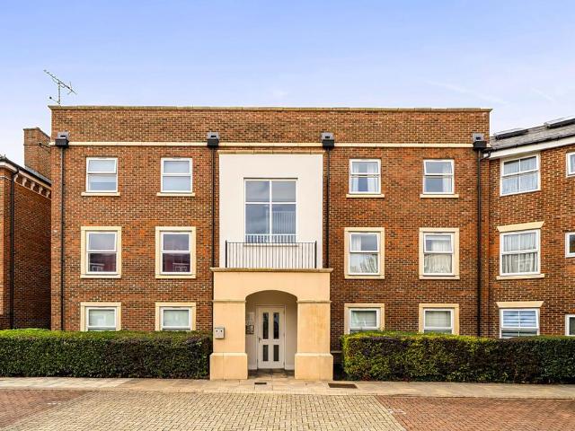 Flat for sale in London Borough of Hillingdon, Greater London