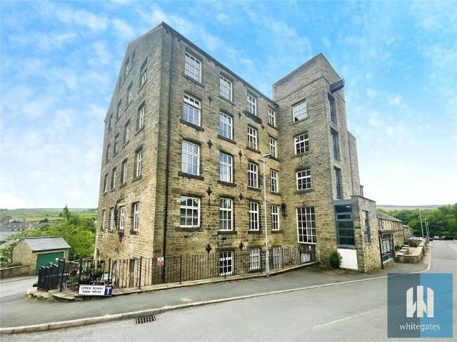 Flat for sale in Holmfirth, Meltham