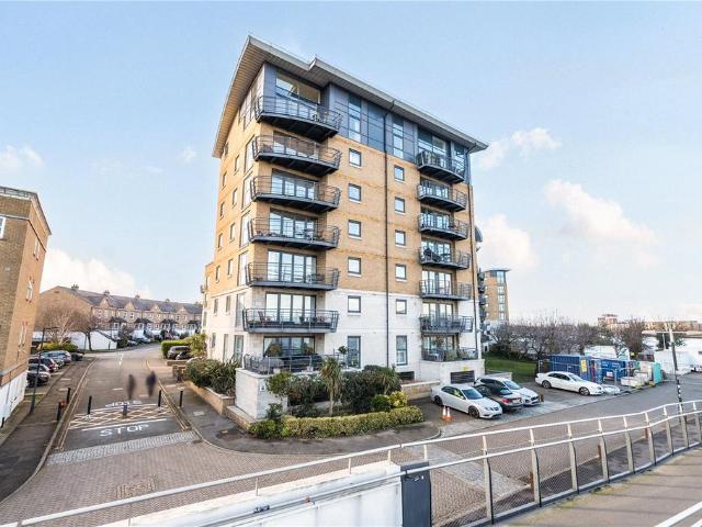 Flat for sale in Greenwich Town Centre, Greater London