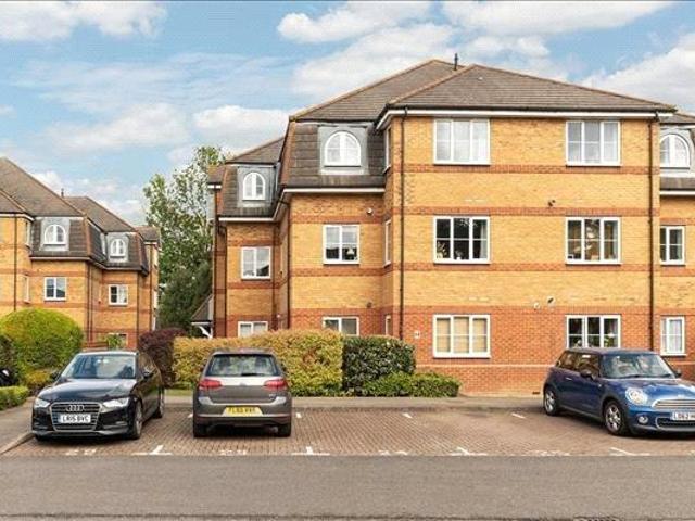 Flat for sale in London Borough of Merton, Collier's Wood