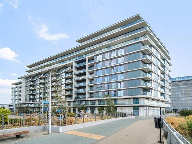 Flat for sale in East Greenwich, Greater London