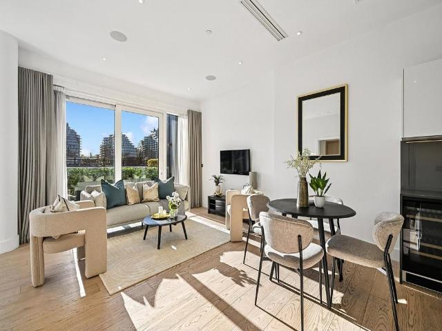 Flat for sale in Fulham, Greater London