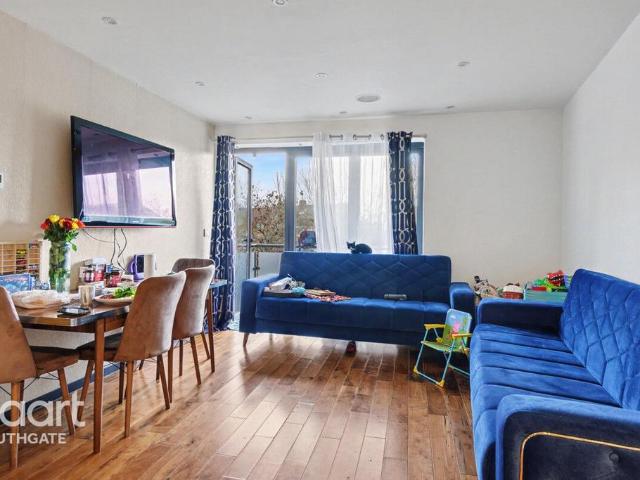 Flat for sale in Cockfosters, Isle Of Man