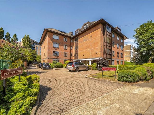 Flat for sale in London Borough of Ealing, Perivale