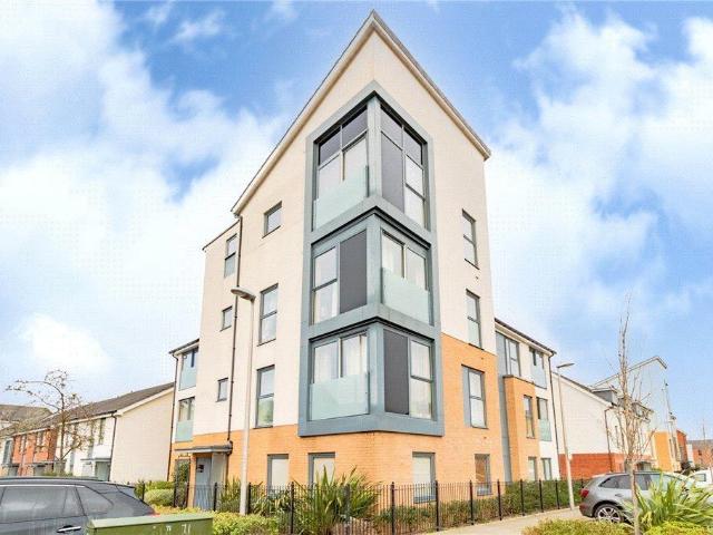 Flat for sale in Whitley, Reading