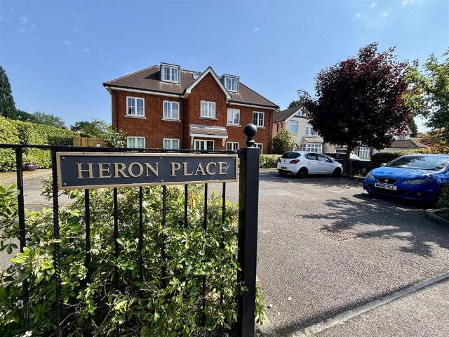 Flat for sale in Fleet, Hart