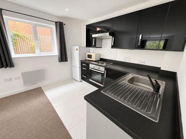 Flat for sale in Dudley Place, Spelthorne