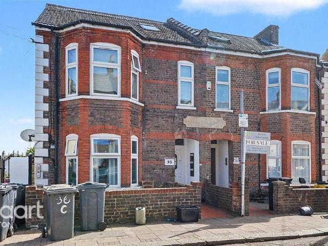 Flat for sale in Spring Park, Luton