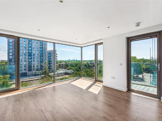 Flat for sale in Hale Village, Tottenham Hale