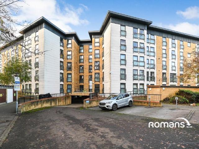 Flat for sale in Easthampstead, Bracknell