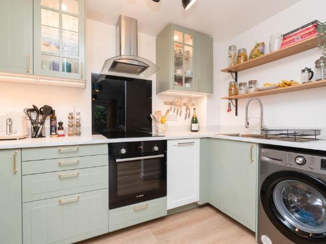 Flat for sale in Spring Park, Luton