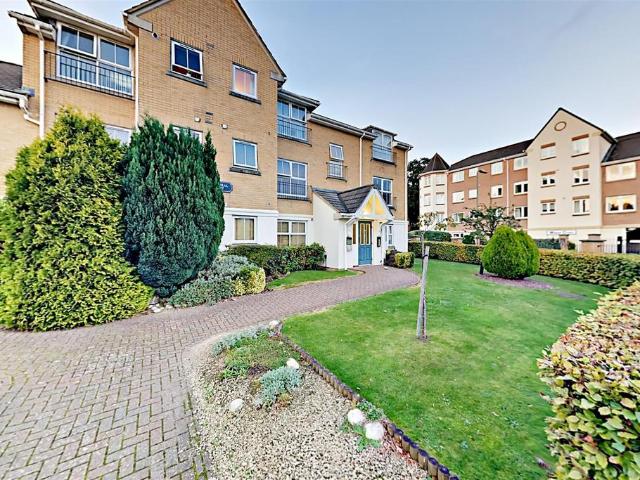 Flat for sale in Farnborough, Hampshire