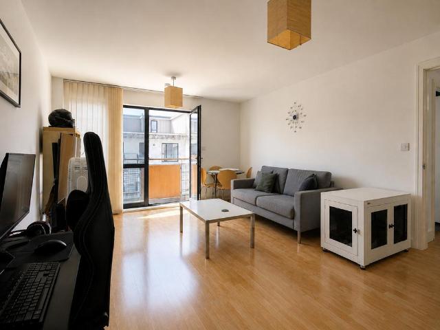 Flat for sale in Calderstones