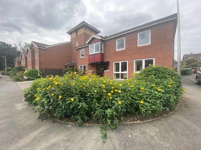 Flat for sale in Gatley, Greater Manchester