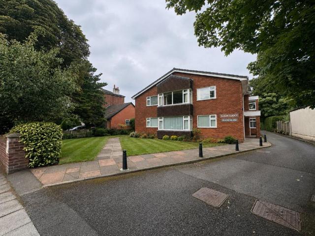 Flat for sale in Southport, Sefton