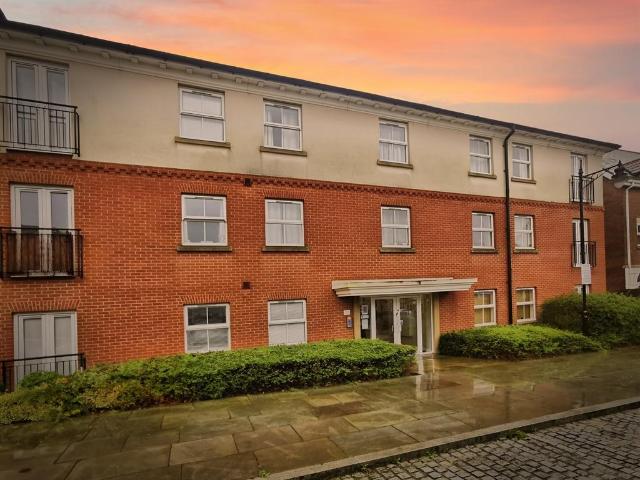 Flat for sale in Glebe Park, Brayford