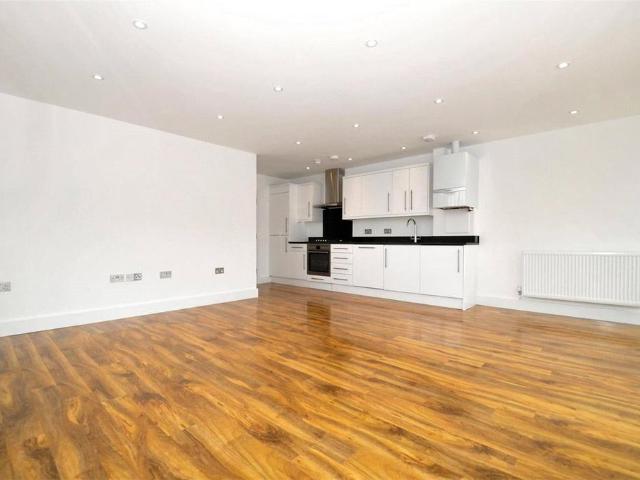 Flat for sale in Kentish Town, Greater London