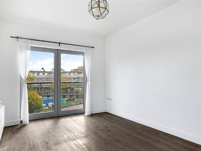 Flat for sale in Easthampstead, Bracknell