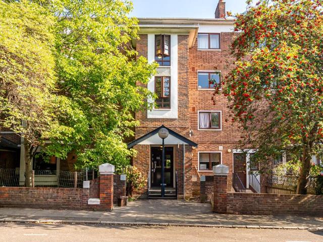 Flat for sale in Canonbury, Greater London