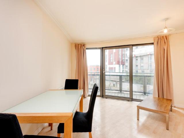Flat for sale in London Borough of Ealing, Greater London