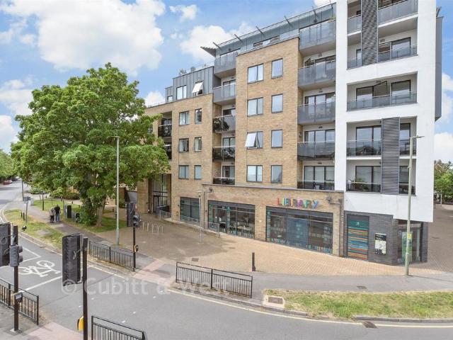 Flat for sale in Red Hill, Surrey