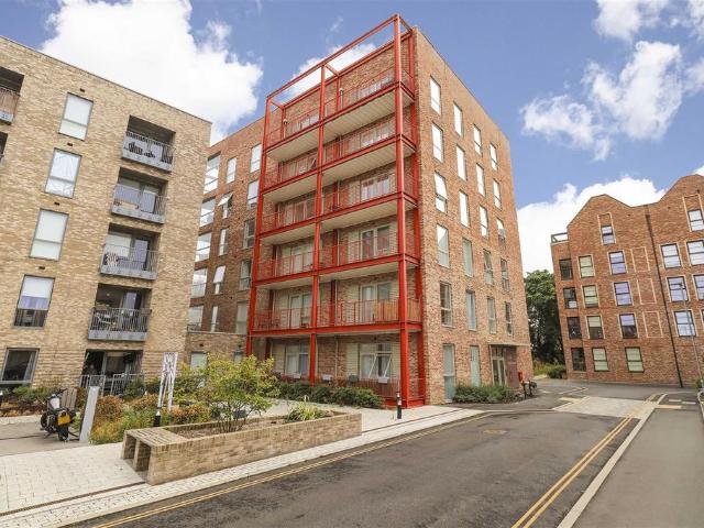Flat for sale in Arbury, Cambridgeshire