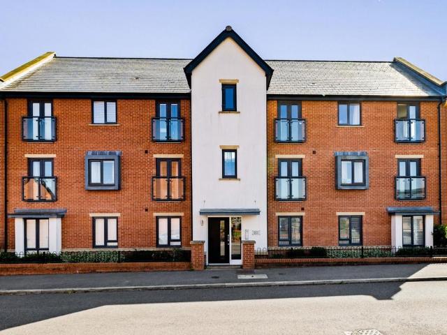 Flat for sale in Golden Valley, Folkestone