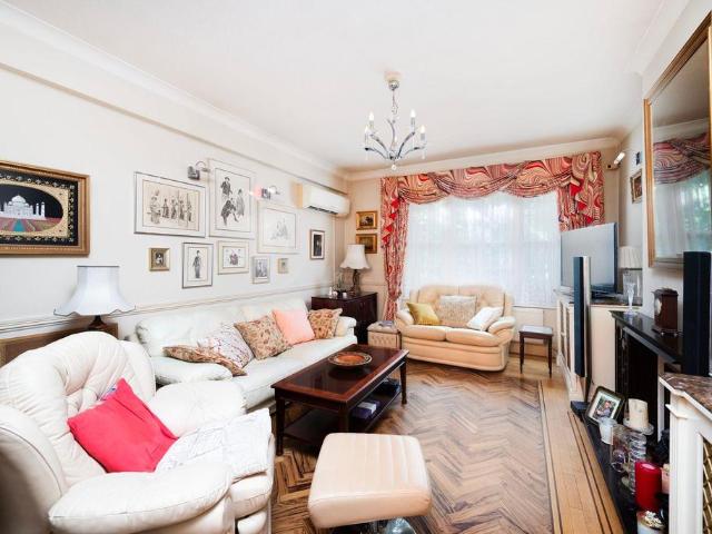 Flat for sale in St. John's Wood, Greater London