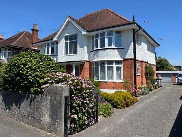 Flat for sale in Bournemouth