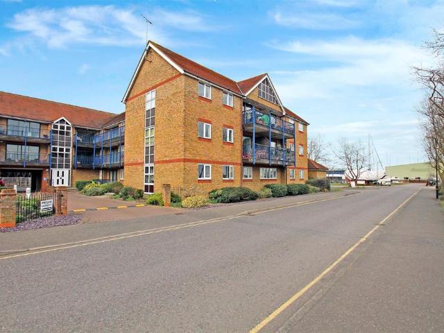 Flat for sale in Burnham-on-Crouch, Maldon