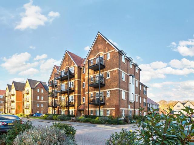 Flat for sale in Daws Hill, Cressex