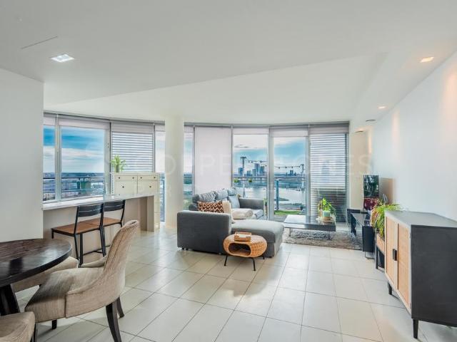 Flat for sale in Canning Town, Greater London