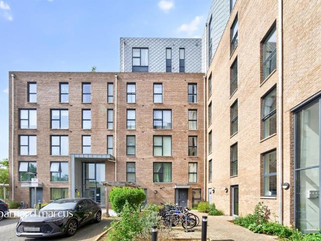 Flat for sale in London Borough of Ealing, Hanwell