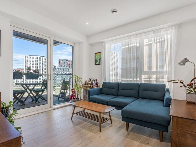 Flat for sale in Canning Town, Greater London
